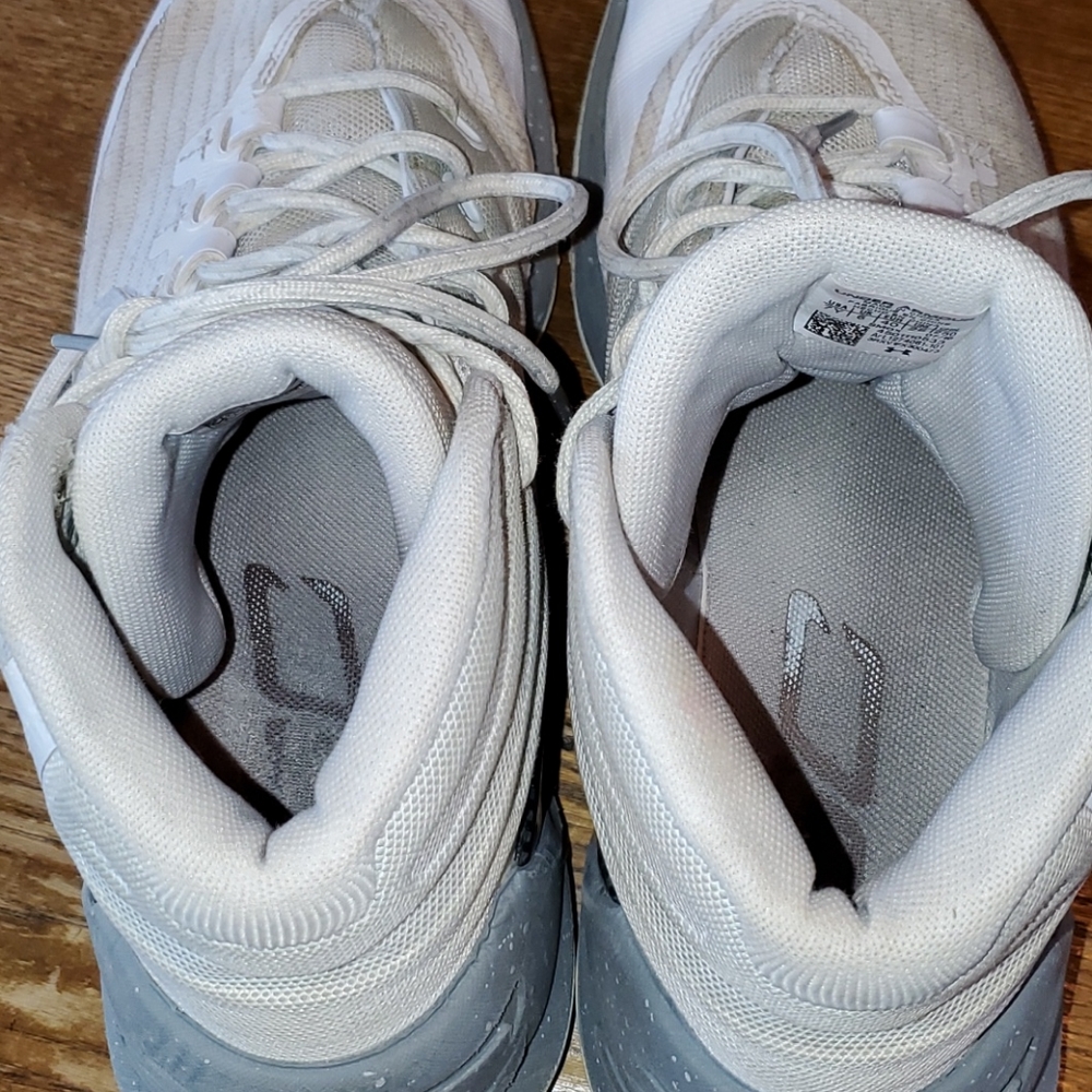 Under Armour Shoes - Picture 8 of 8